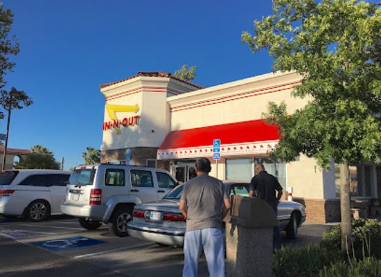 california/manteca/restaurant/in-n-out-burger