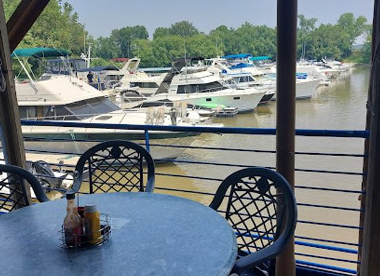ohio/ohio-river-valley/restaurant/pirate-s-cove-tropical-bar-grill