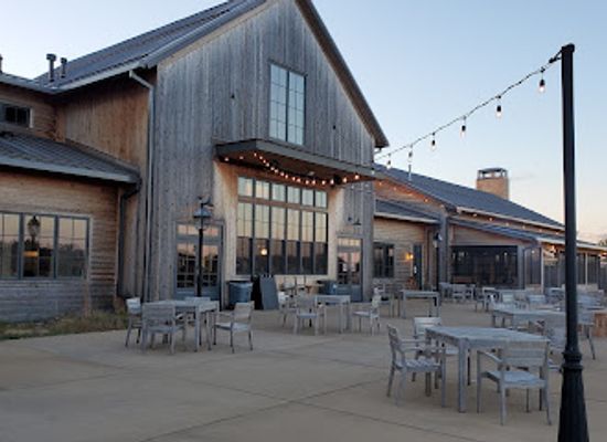 wisconsin/central-sands/restaurant/the-mammoth-bar-lounge