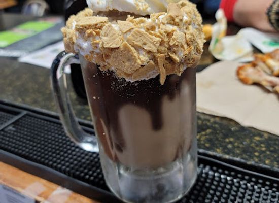 iowa/fort-dodge/restaurant/wahlburgers-hy-vee