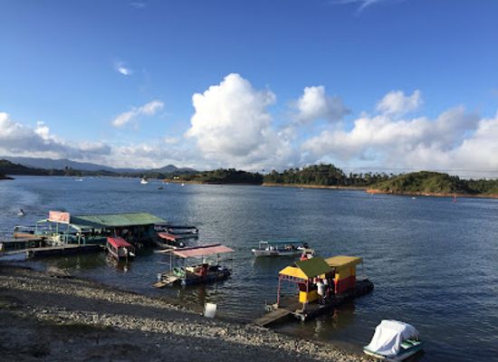 colombia/guatape/restaurant/al-carbon-parrilla-bar