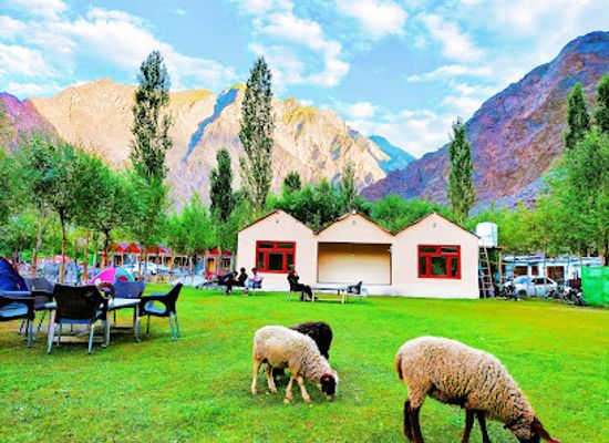pakistan/baltistan/restaurant/saleem-resort