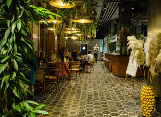 hungary/budapest/castle-district/restaurant/marischka-restaurant