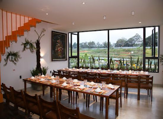 vietnam/dalat/xuan-huong-lake/restaurant/nha-hang-cuong-thien-huong