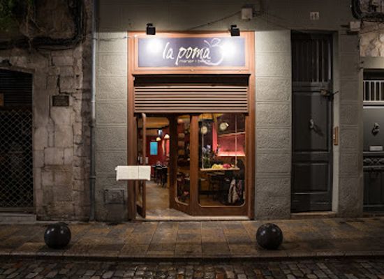 spain/girona/barri-vell-old-town/restaurant/la-poma-es-la-pera-girona