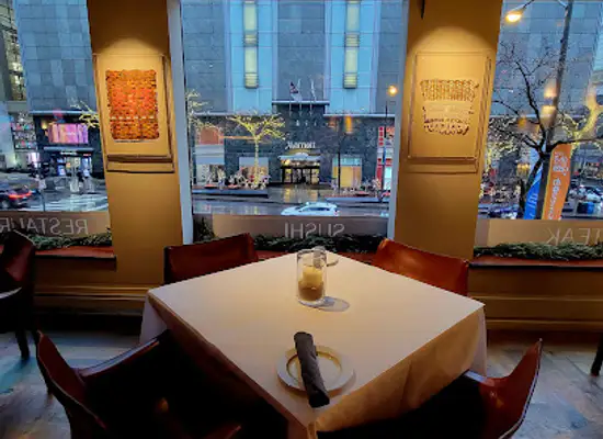 illinois/chicago/magnificent-mile/restaurant/the-evie