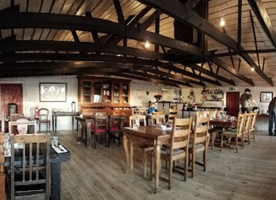 iceland/fimmvorduhals-pass/restaurant/gamla-fjosio