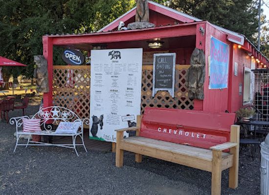 oregon/wallowa-mountains/restaurant/little-bear-drive-in