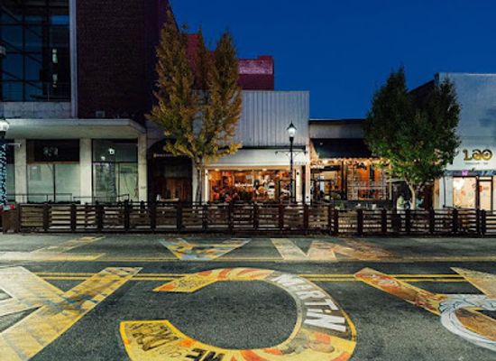 north-carolina/greensboro/downtown-greensboro/restaurant/white-and-wood