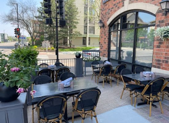 minnesota/prairie-pothole-region/restaurant/pink-ivy-kitchen-and-bar