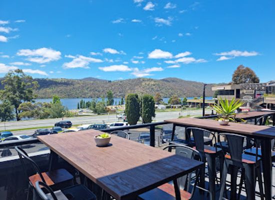 australia/kosciuszko-national-park/restaurant/jindabyne-emporium