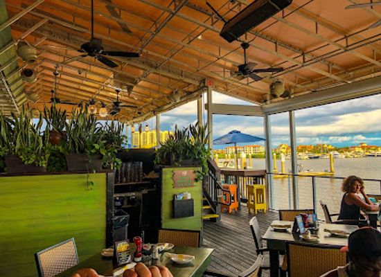 florida/sun-coast/restaurant/hula-bay-club