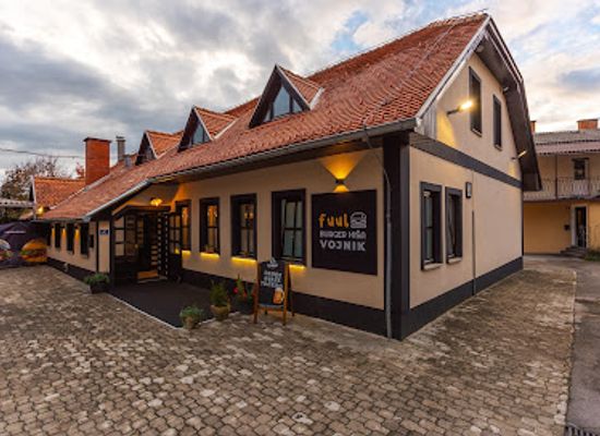 slovenia/velenje/restaurant/fuul-burger-food-truck