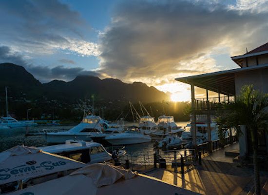 seychelles/ile-aux-recifs/restaurant/semi-sub-pub-cafe