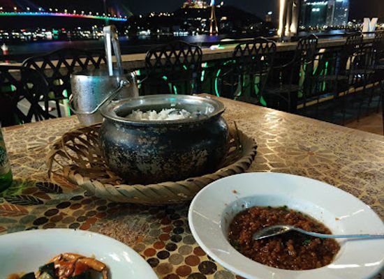 vietnam/ha-long/restaurant/nha-hang-ngoc-luc-bao-nha-hang-hai-san-quang-ninh