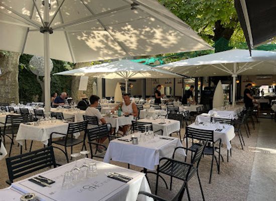 france/avignon/rocher-des-doms/restaurant/la-cour-d-honneur-restaurant-avignon-centre-ville