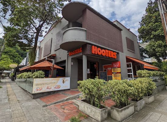 colombia/cali/granada/restaurant/hooters-cali