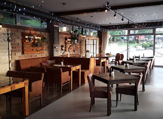 slovakia/bratislava/old-town-stare-mesto/restaurant/savage-garden