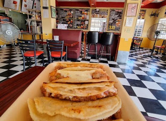 belize/belize-city/queen-s-square/restaurant/queen-s-grab-and-go