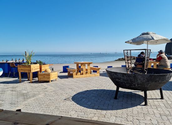 namibia/namib-desert/restaurant/rojo-pub-and-restaurant-at-the-walvis-bay-yacht-club