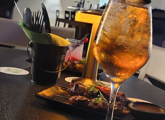 curacao/playa-kenepa/restaurant/shots-curacao