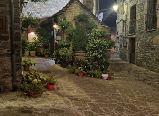 spain/ordesa-y-monte-perdido-national-park/restaurant/pizzeria-santa-elena