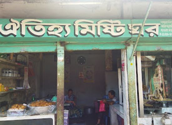 bangladesh/tanguar-haor/restaurant/oithya-misti-ghar