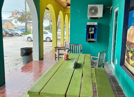 the-bahamas/exuma/restaurant/kermit-s-airport-lounge