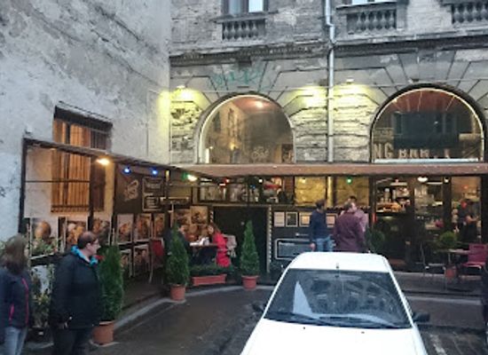 hungary/budapest/jewish-quarter/restaurant/tuning-bar-burger