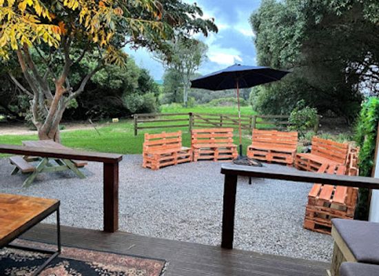 norfolk-island/queen-victoria-s-garden/restaurant/black-anchor-bar