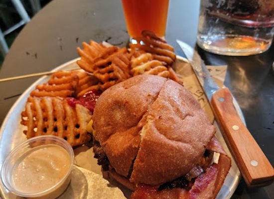 washington/kirkland/restaurant/stack-571-burger-and-whiskey-bar-kirkland