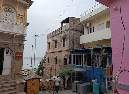 india/varanasi/assi-ghat/restaurant/ashish-cafe