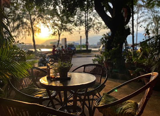 cambodia/kampot/restaurant/bazaar-cafe-healing-space