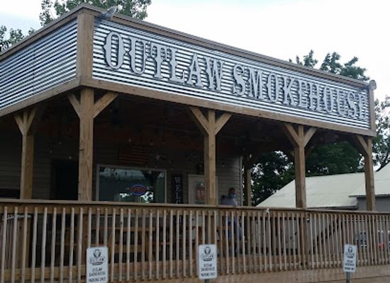 ohio/great-black-swamp/restaurant/outlaw-smokehouse