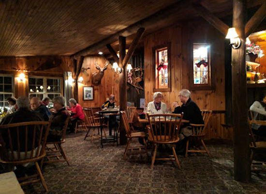 new-hampshire/great-north-woods/restaurant/rainbow-grille-tavern