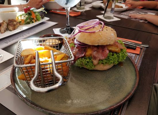 belgium/genk/restaurant/hut-moment