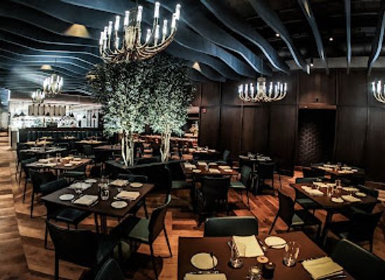 wisconsin/milwaukee/restaurant/lupi-iris