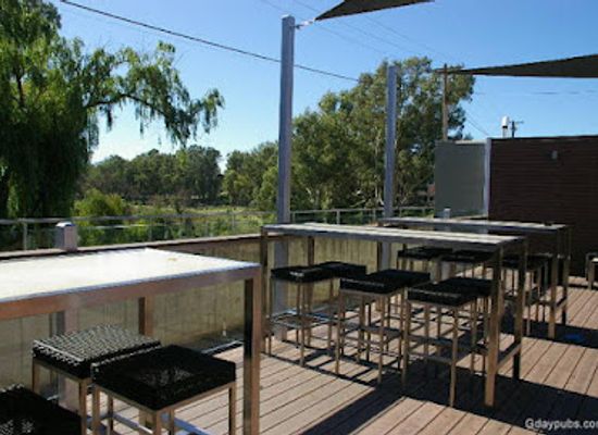 australia/riverina/restaurant/jungle-duke-hotel