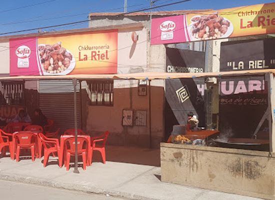 bolivia/cordillera-real/restaurant/chicharroneria-la-riel