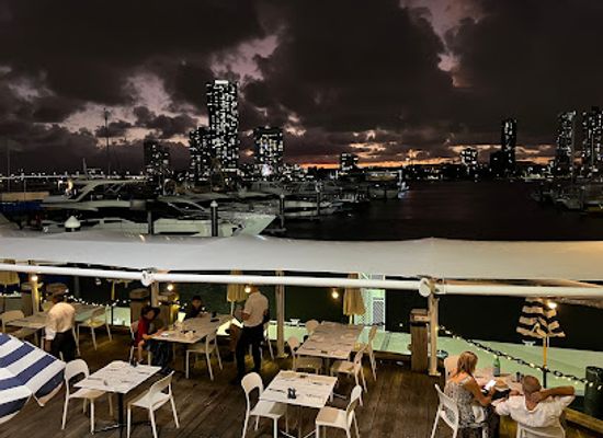 australia/gold-coast/restaurant/omeros-brothers-seafood-restaurant