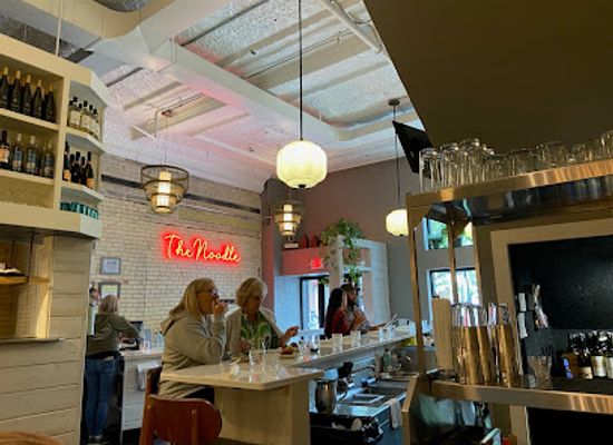 michigan/traverse-city/restaurant/the-flying-noodle-italian-pasta-house