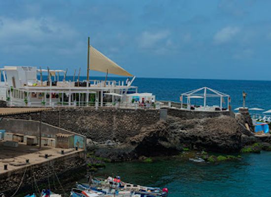 cabo-verde/praia-baixo/restaurant/restaurant-falucho-paradise-beach