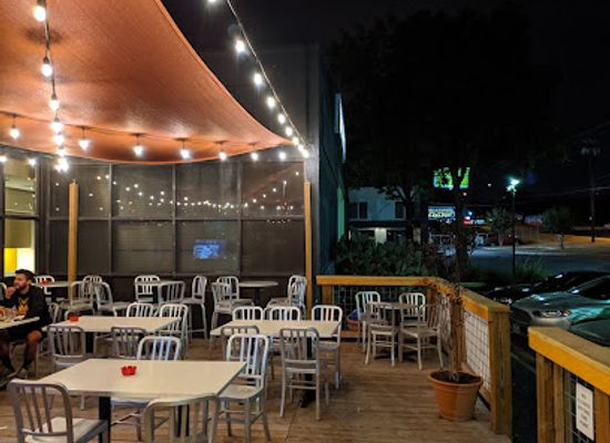 texas/austin/south-congress/restaurant/the-git-out-bar-and-kitchen