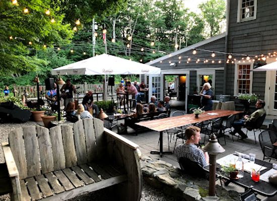 connecticut/the-gold-coast/restaurant/the-redding-roadhouse