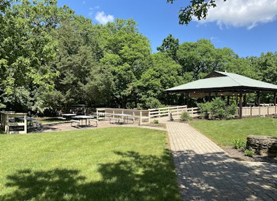 illinois/matthiessen-state-park/restaurant/bear-island-outdoor-bar-grill