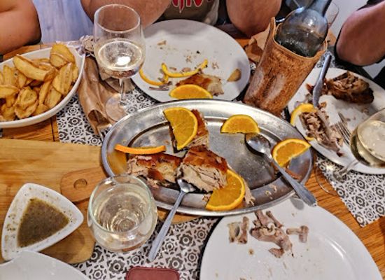 portugal/chaves/restaurant/leitoes-come