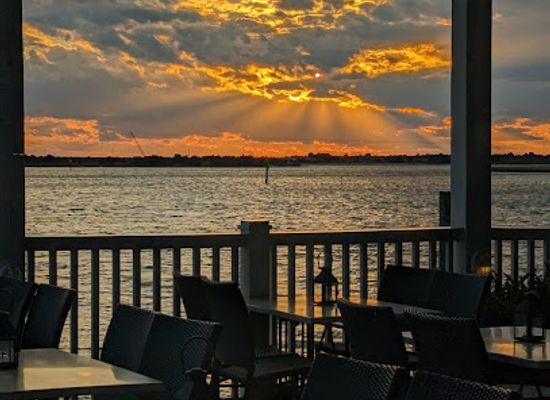 north-carolina/crystal-coast/restaurant/moonrakers