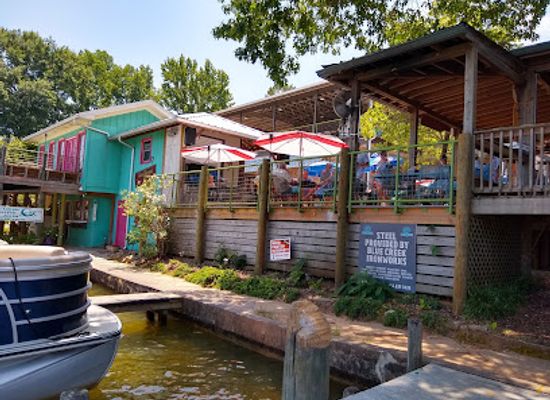 alabama/lake-martin/restaurant/chuckwalla-s-pizza-at-chuck-s-marina