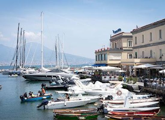 italy/naples/restaurant/la-scialuppa-restaurant