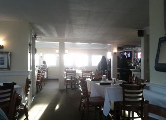 massachusetts/south-coast/restaurant/black-bass-grille